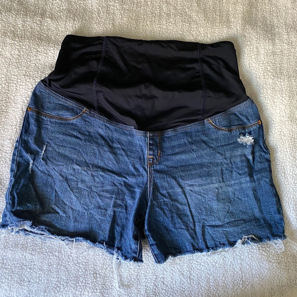 Size 16 full-panel maternity shorts